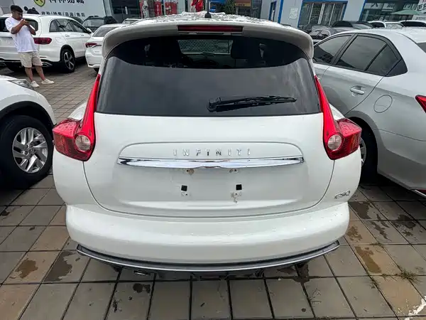 Infiniti ESQ 2018