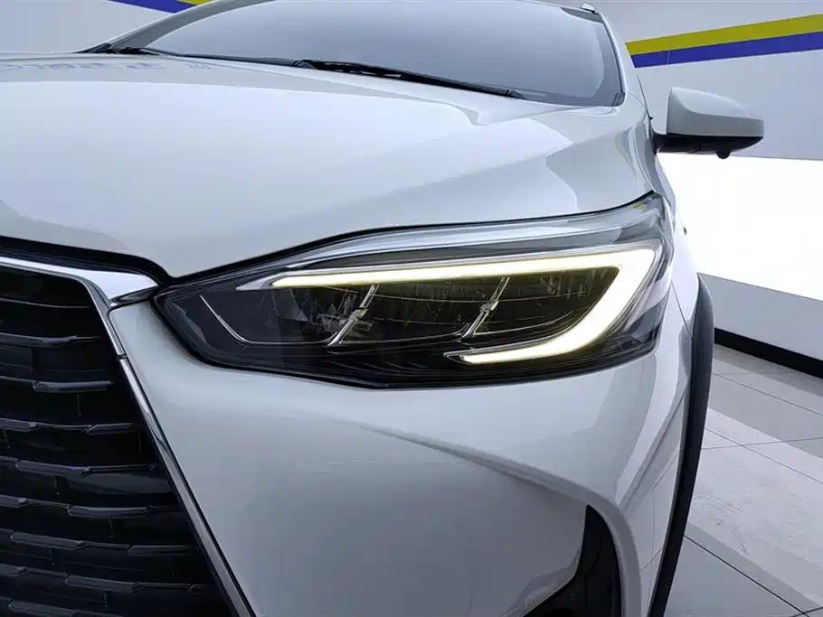 Toyota Yaris L 2021