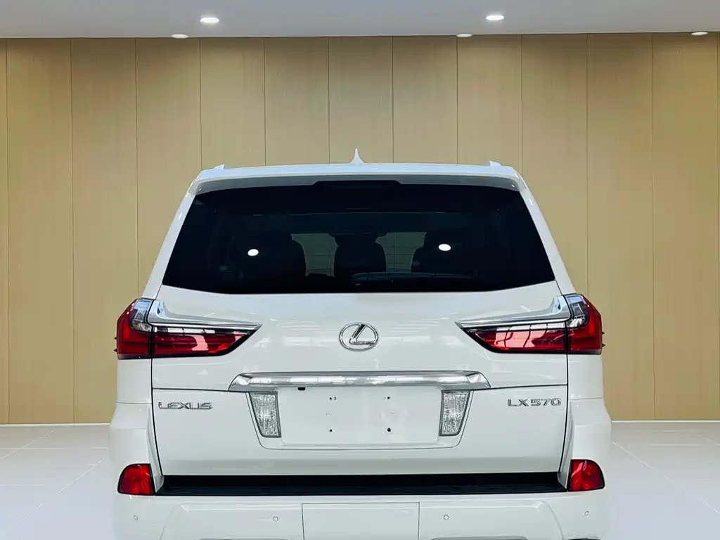 Lexus LX 2017 — фото 8