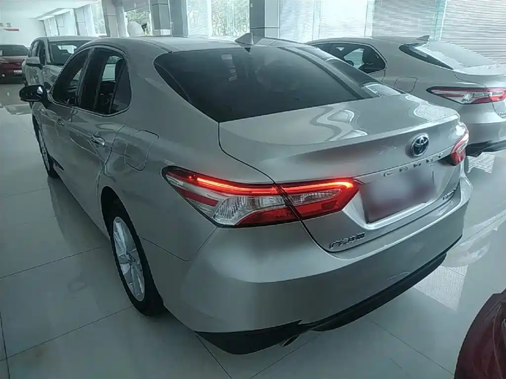 Toyota Camry 2021 — фото 5