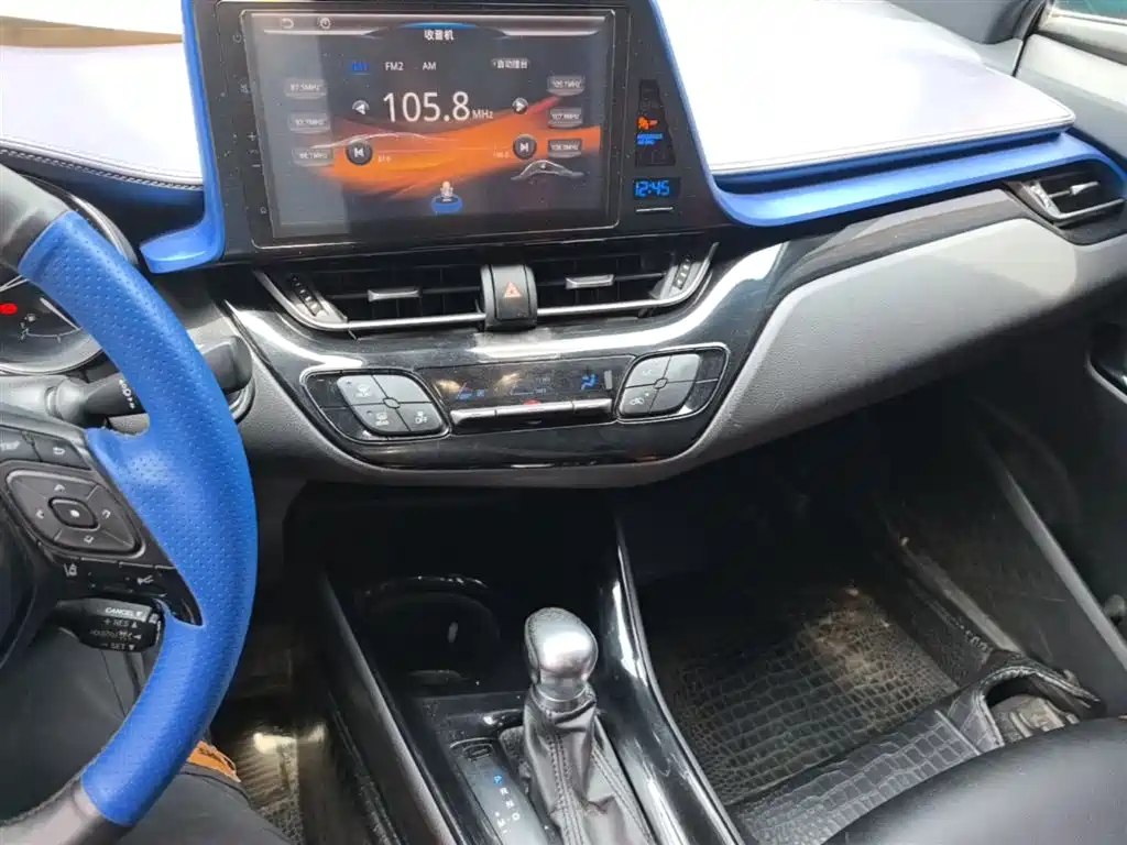Toyota C-HR 2018 — фото 20
