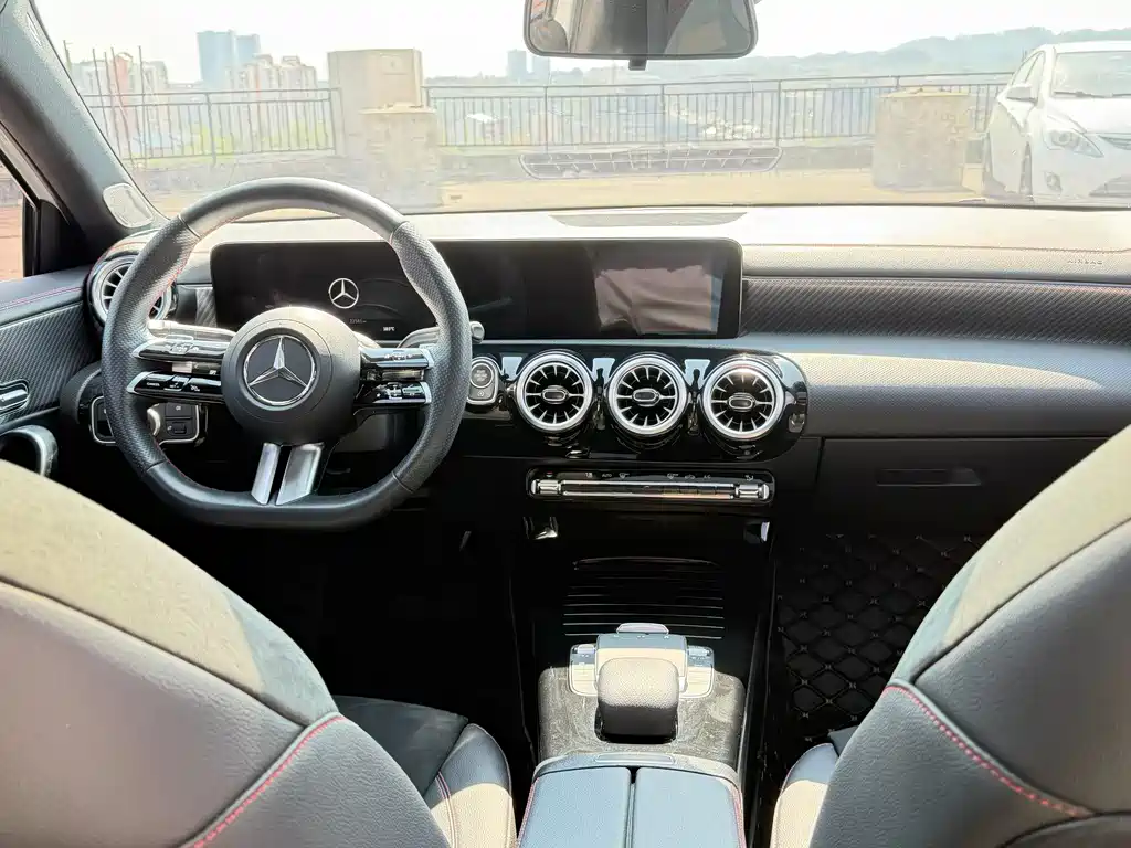 Mercedes-Benz A-Class 2024 — фото 7