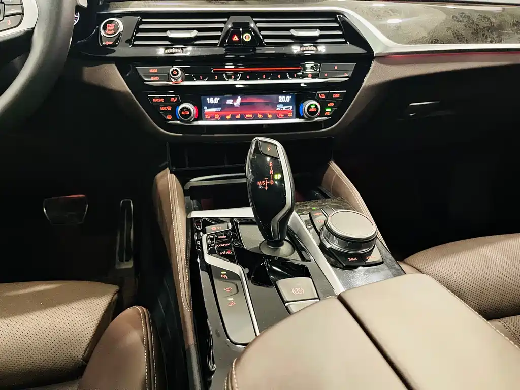 BMW 6 Series GT 2018 — фото 9