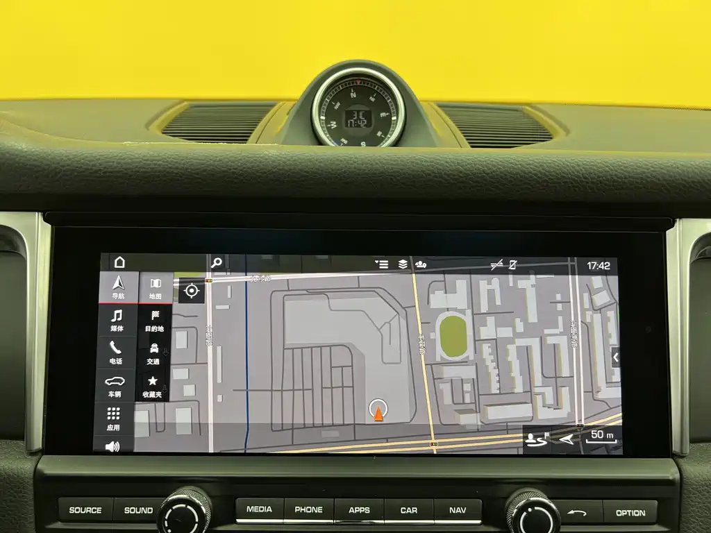 Porsche Macan 2021 — фото 18