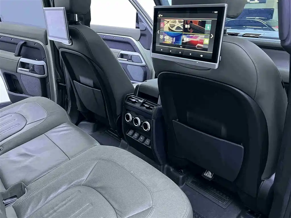 Land Rover Defender 2020 — фото 21