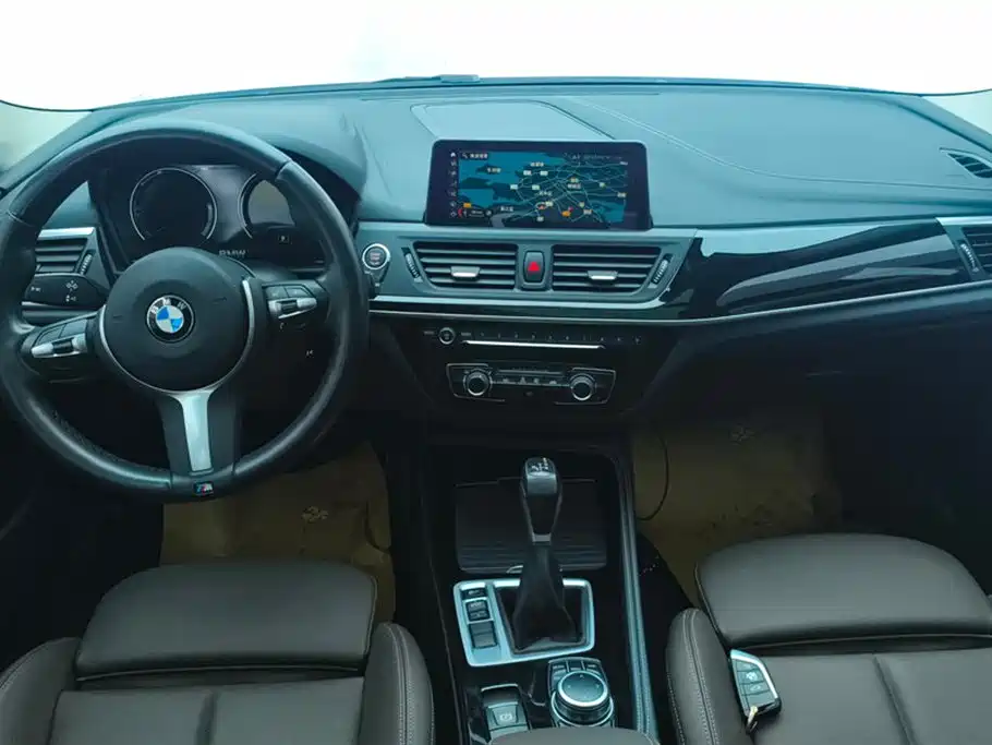 BMW 1 Series 2019 — фото 12