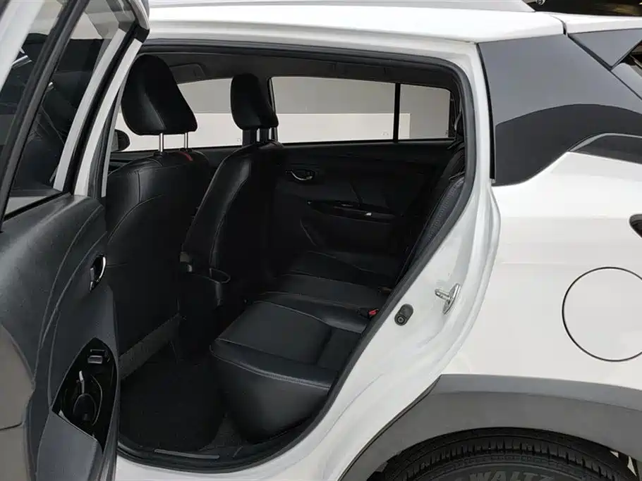 Toyota Yaris L 2021 — фото 11