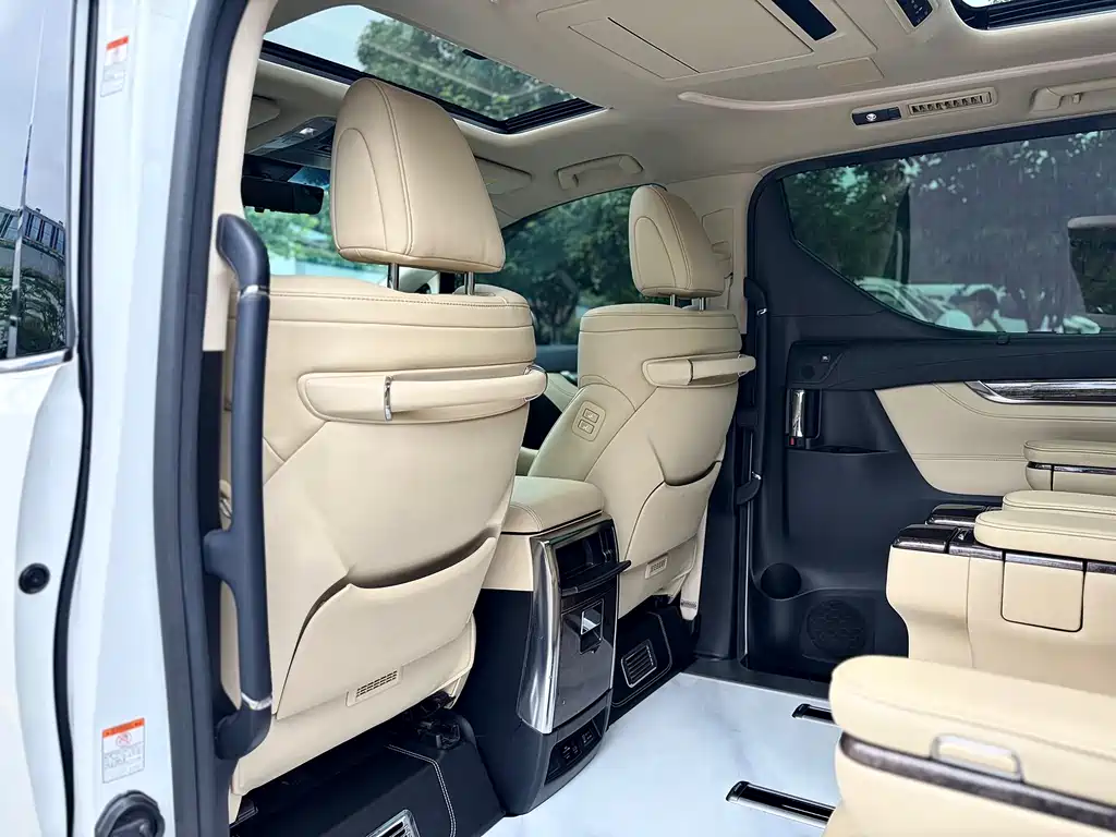 Toyota Alphard 2021 — фото 15