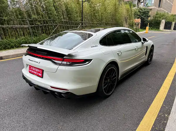Porsche Panamera 2022