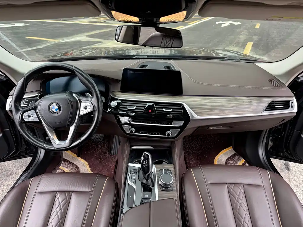 BMW 5 Series 2020 — фото 12