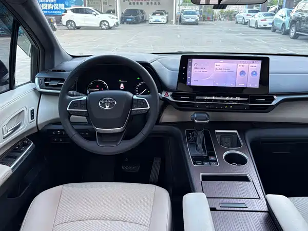 Toyota Granvia 2024
