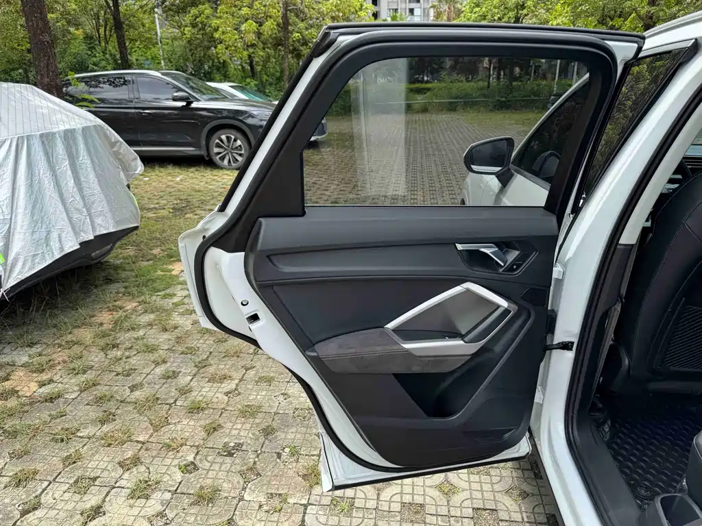 Audi Q3 2023 — фото 46
