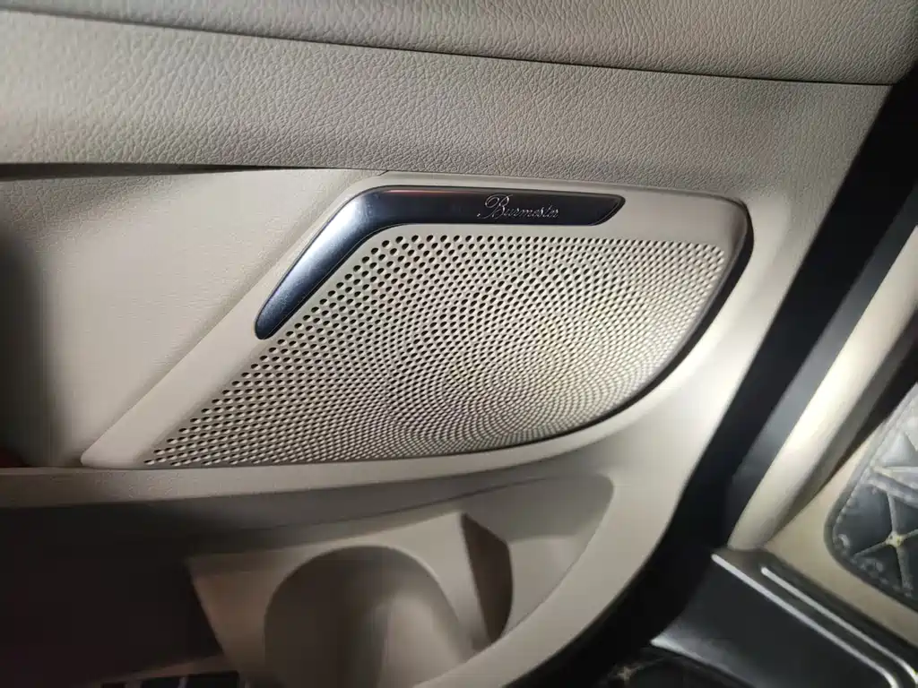 Mercedes-Benz V-Class 2018 — фото 10