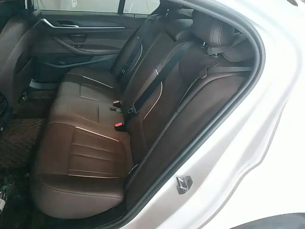 BMW 5 Series New Energy 2021 — фото 13