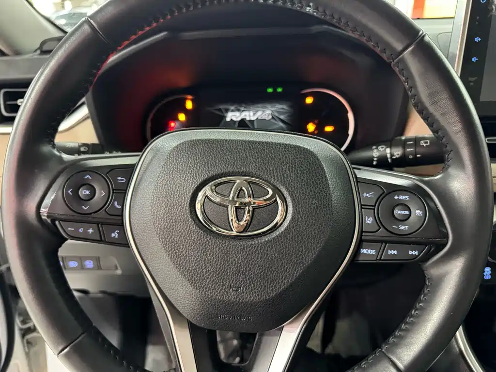 Toyota RAV4 2021 — фото 13
