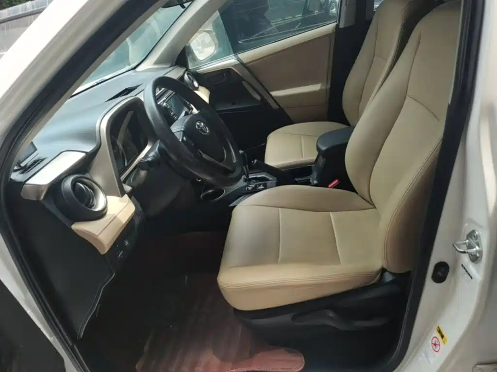Toyota RAV4 2015 — фото 15