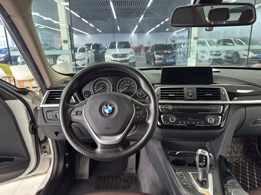 BMW 3 Series 2019 — фото 14