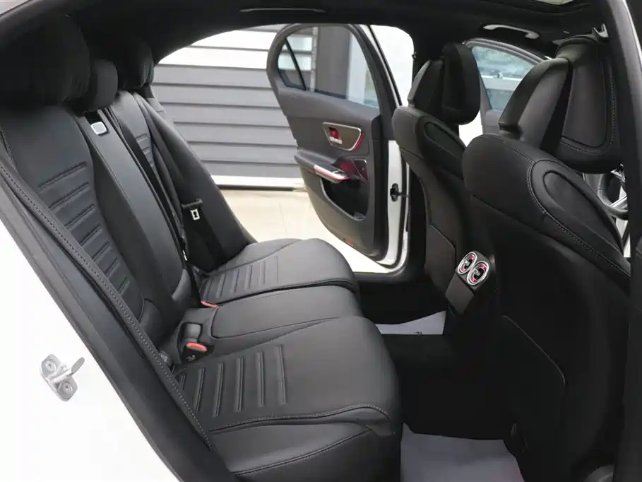 Mercedes-Benz C-Class 2025 — фото 22