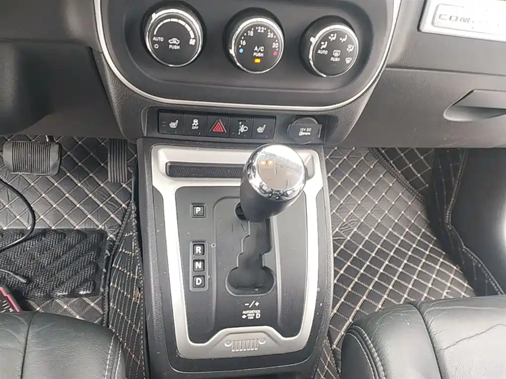 Jeep Compass 2015 — фото 14