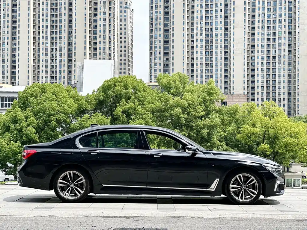 BMW 7 Series 2017 — фото 7