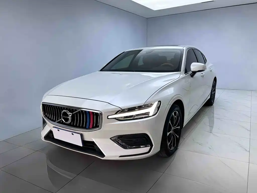 Volvo S60 2020 — фото 1
