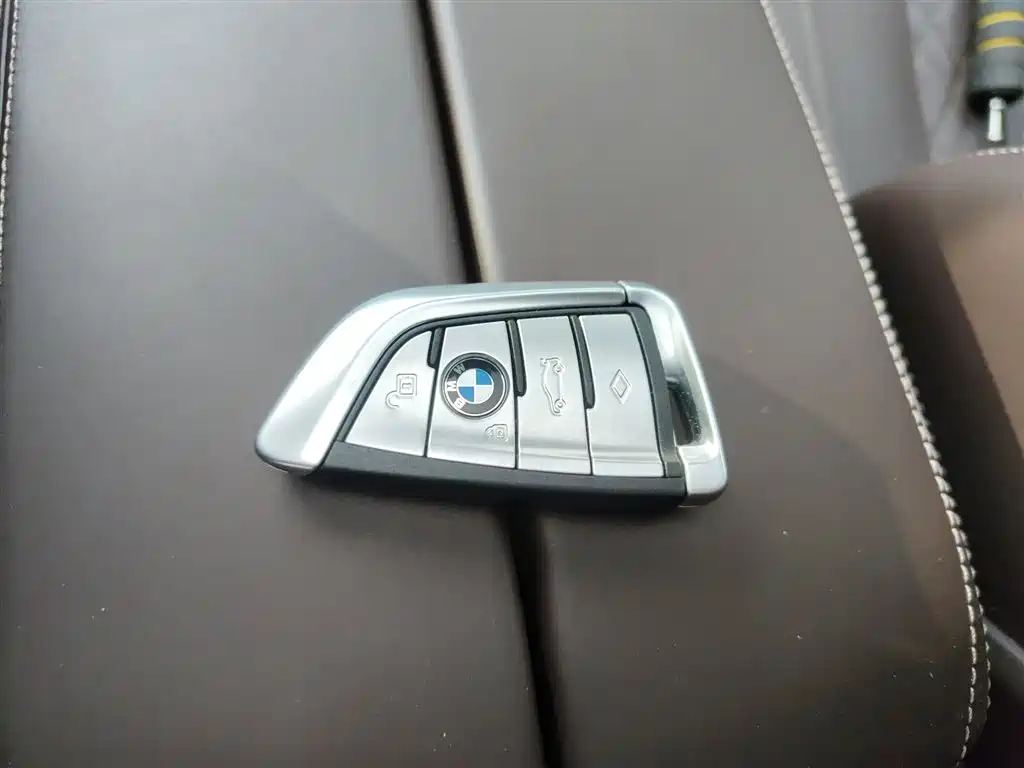 BMW 5 Series New Energy 2020 — фото 9