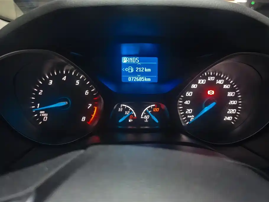 Ford Focus 2015 — фото 14