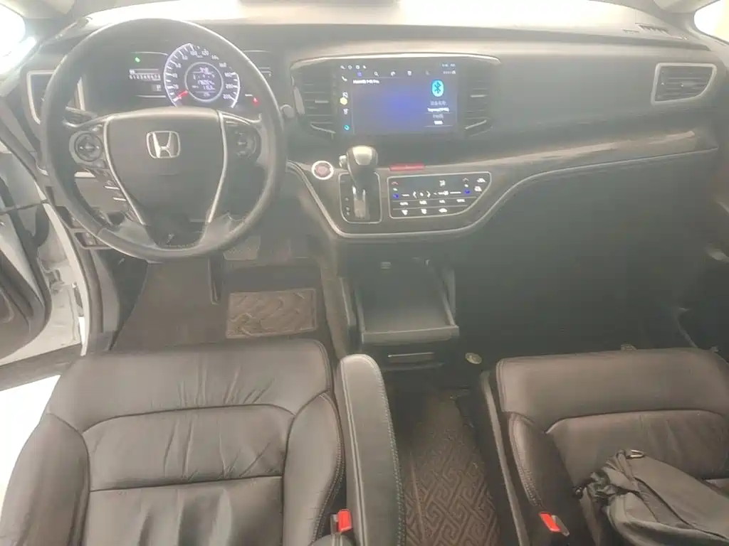 Honda Odyssey 2018 — фото 10