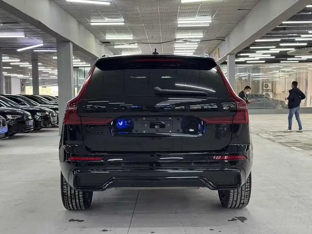 Volvo XC60 2025 — фото 8