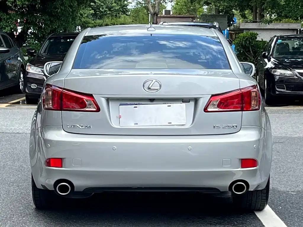 Lexus IS 2011