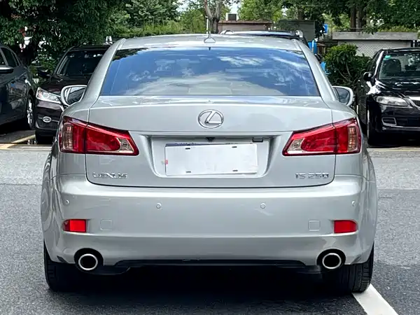 Lexus IS 2011