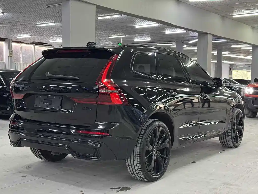 Volvo XC60 2025 — фото 9