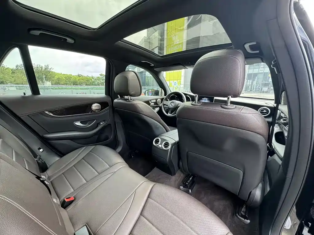 Mercedes-Benz GLC 2018 — фото 30