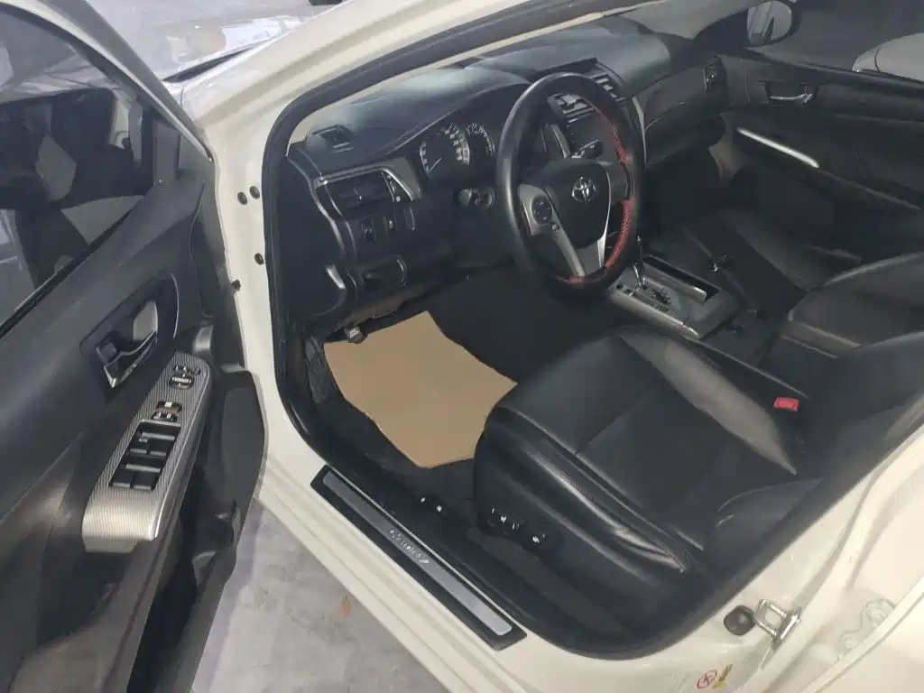 Toyota Camry 2015 — фото 16
