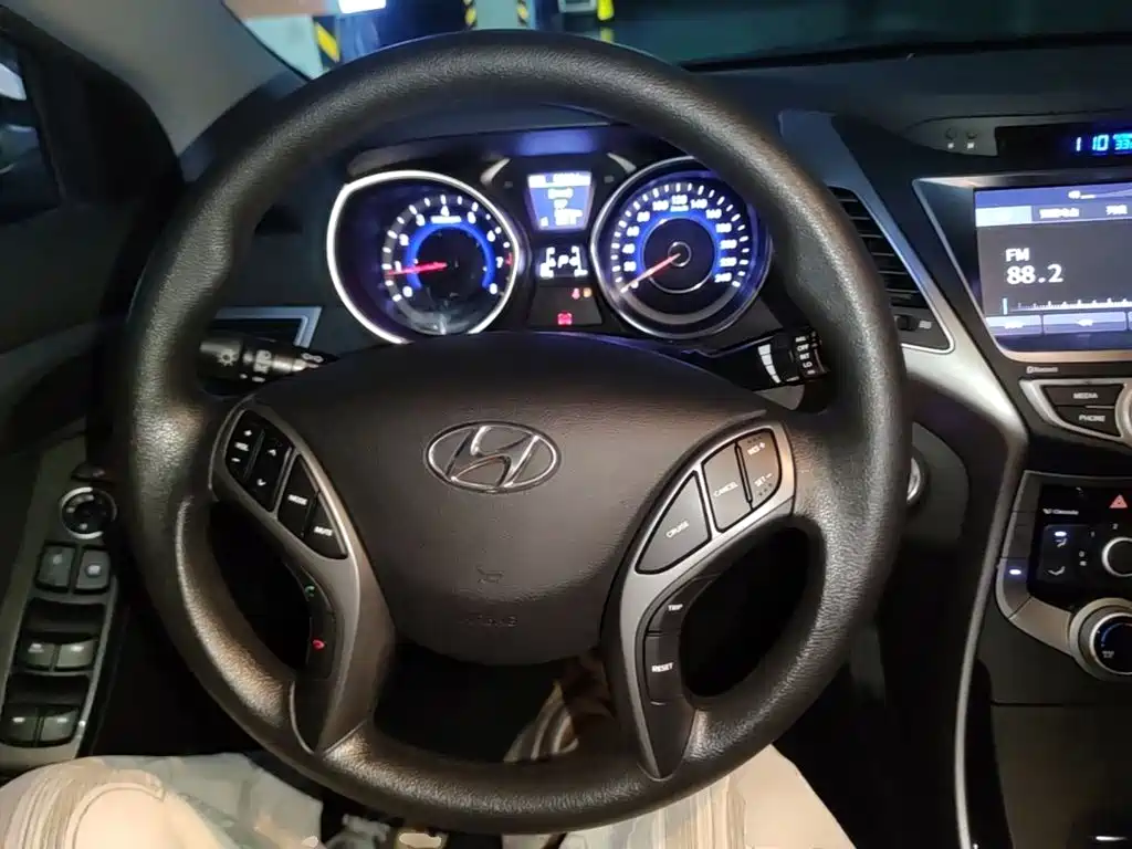Hyundai Elantra 2018 — фото 11
