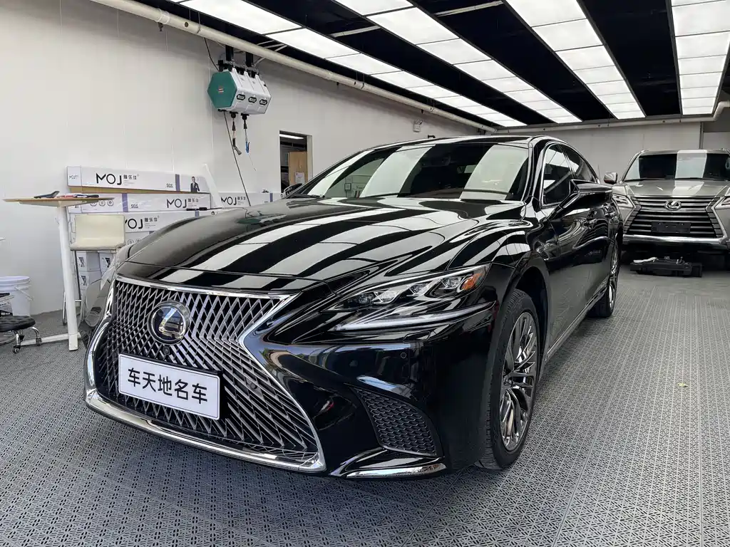 Lexus LS 2018 — фото 1