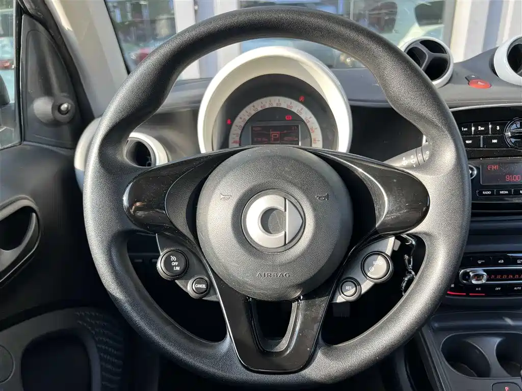 smart Fortwo 2017 — фото 19
