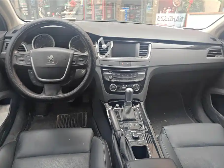 Peugeot 508 2012 — фото 12
