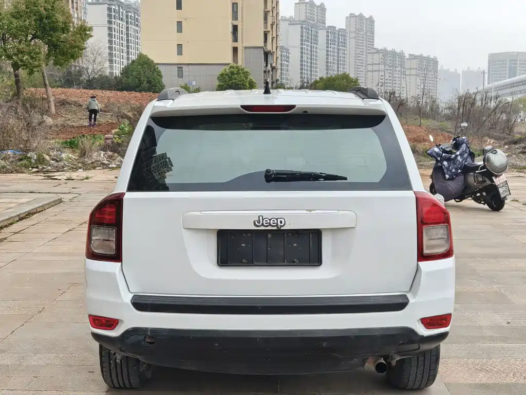 Jeep Compass 2015 — фото 8