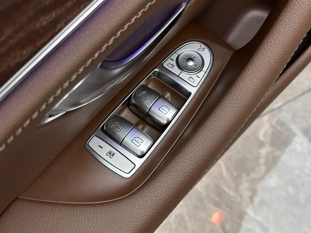 Mercedes-Benz E-Class 2021 — фото 16