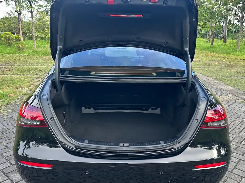 Mercedes-Benz E-Class 2023 — фото 15