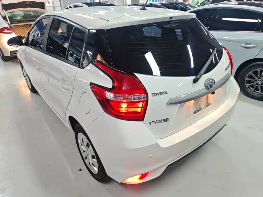 Toyota Yaris L 2022 — фото 5