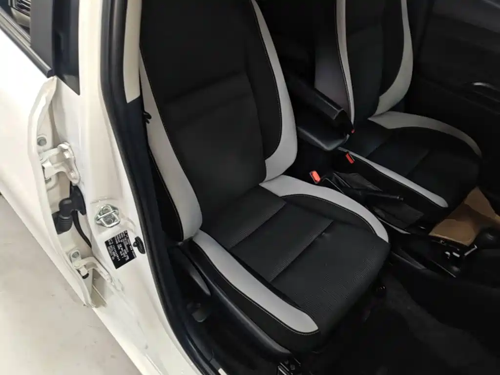 Toyota Yaris L 2022 — фото 25