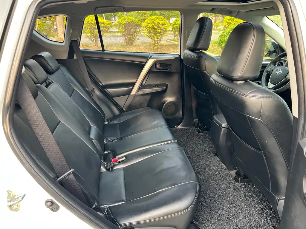 Toyota RAV4 2016 — фото 14