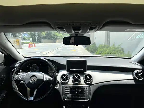 Mercedes-Benz GLA 2015