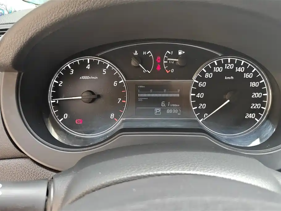 Nissan Tiida 2018 — фото 14