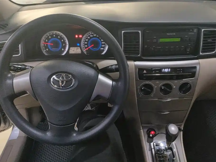 Toyota Corolla 2015 — фото 12