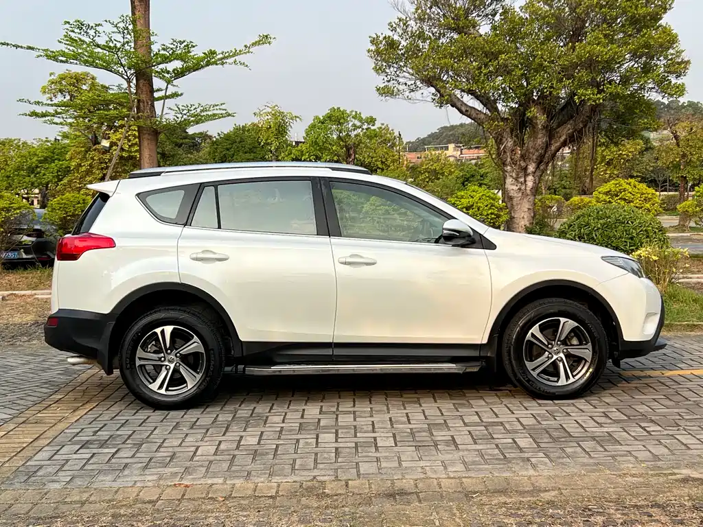 Toyota RAV4 2016 — фото 4