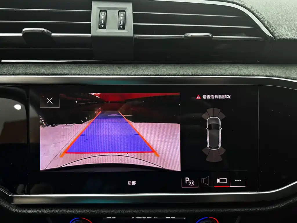 Audi Q3 2022 — фото 23