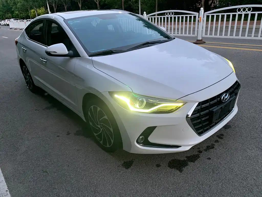 Hyundai Elantra 2019 — фото 3